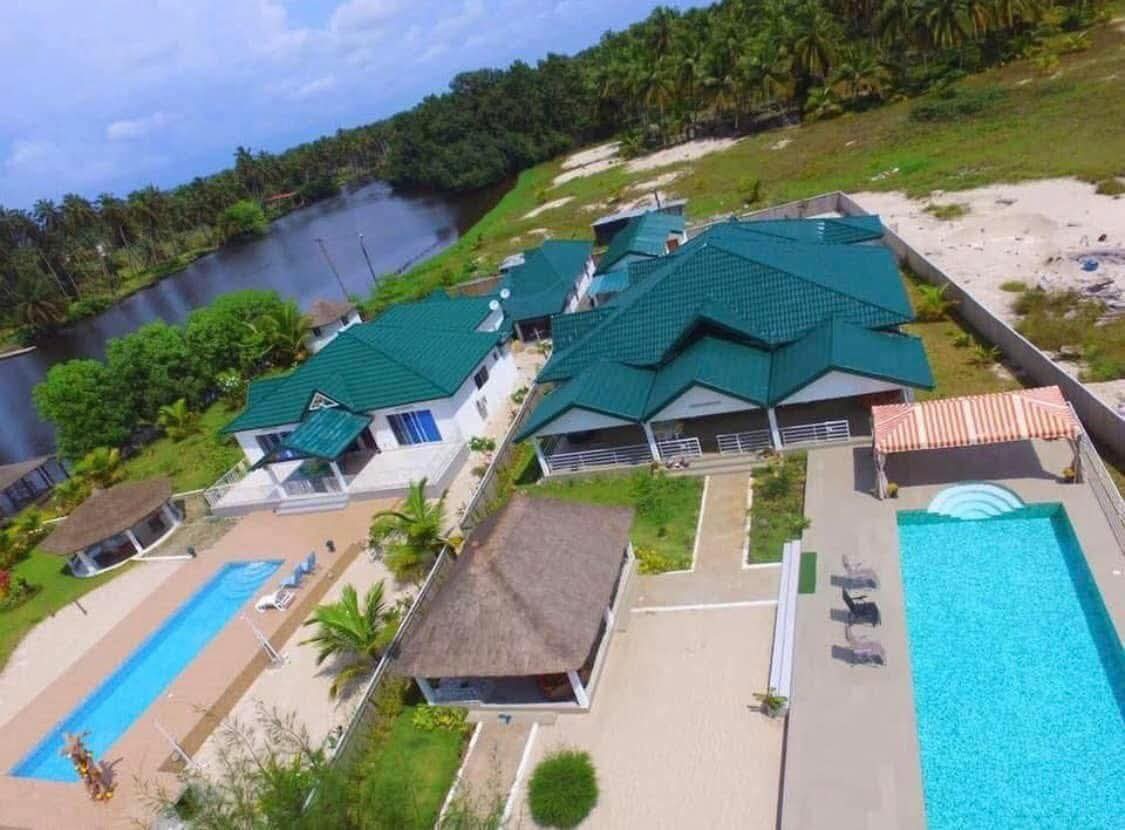 VILLA DE CHAPELET A ASSINIE